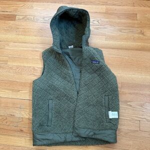 Patagonia Los Gatos Reversible Sherpa Hooded Vest in Olive Green
